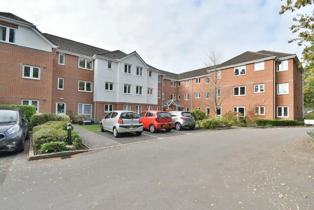 St Georges Court, BH22, photo 17