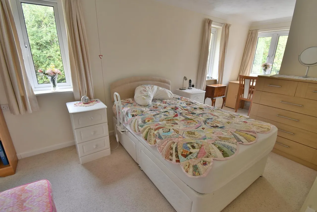 St Georges Court, BH22, photo 11