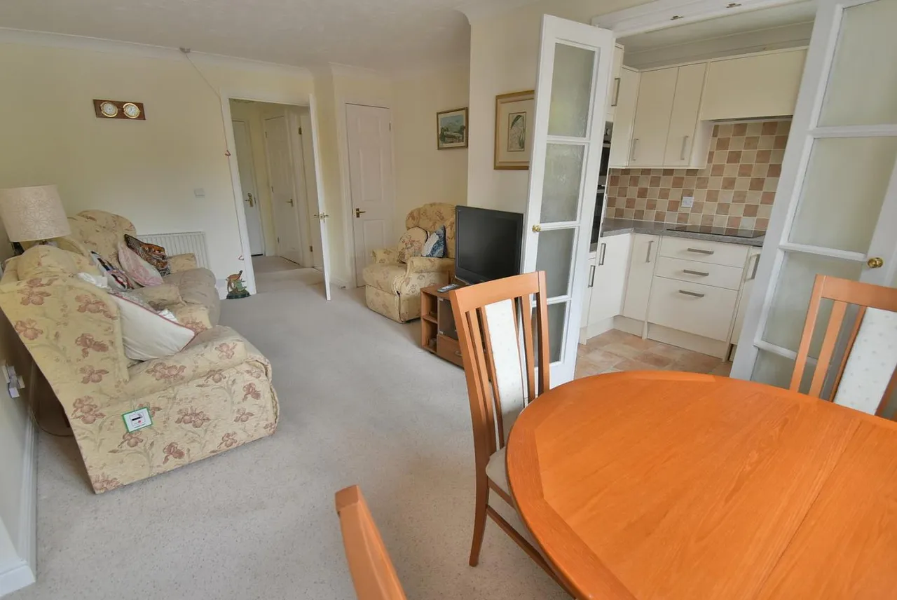 St Georges Court, BH22, photo 3