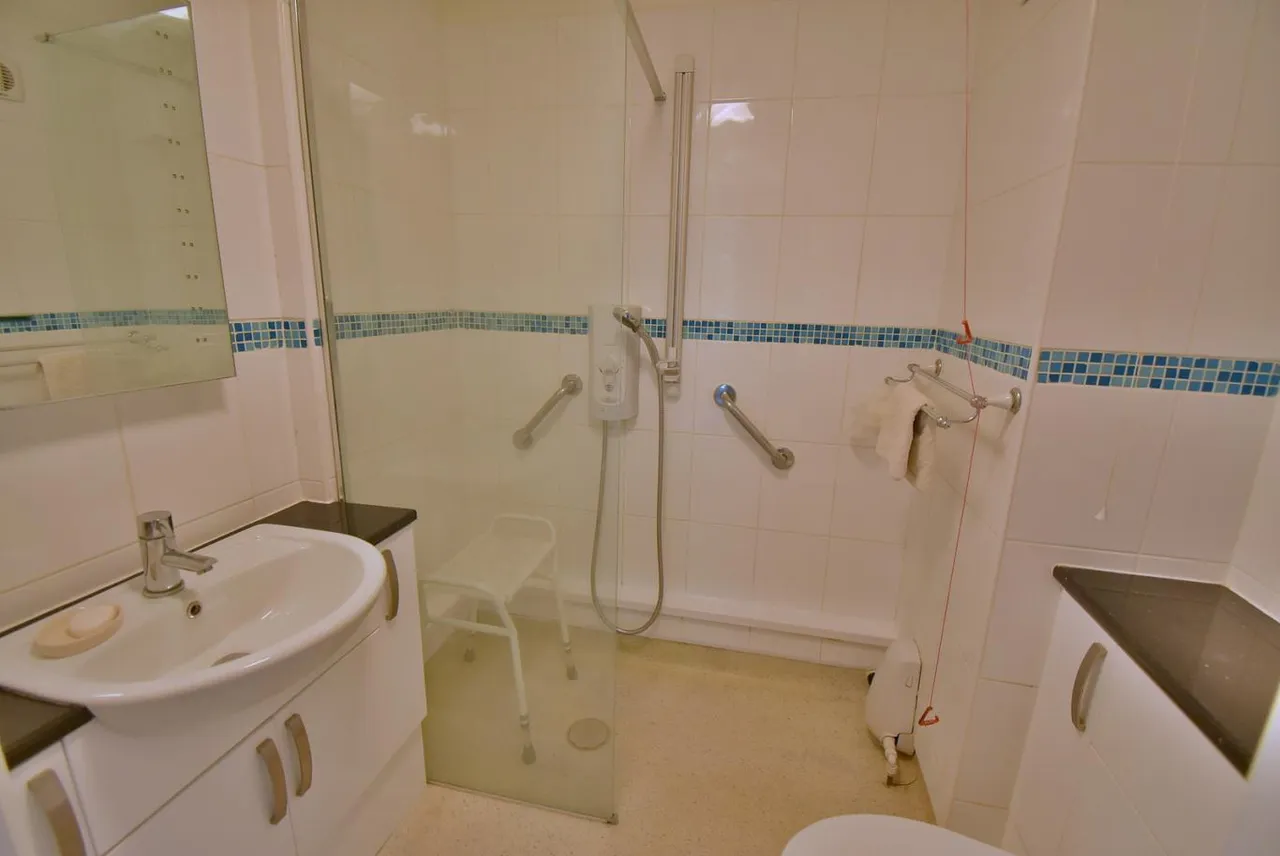 St Georges Court, BH22, photo 15