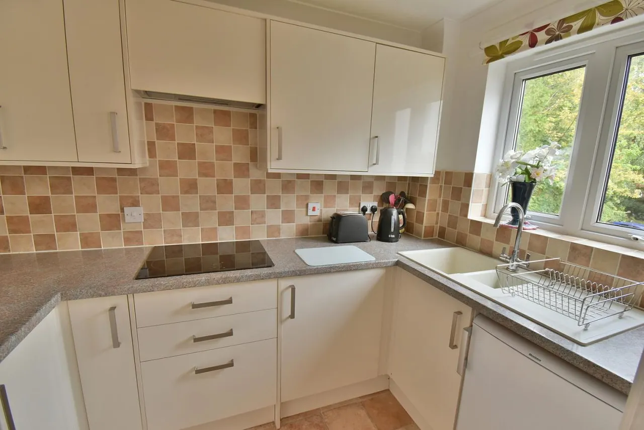 St Georges Court, BH22, photo 5