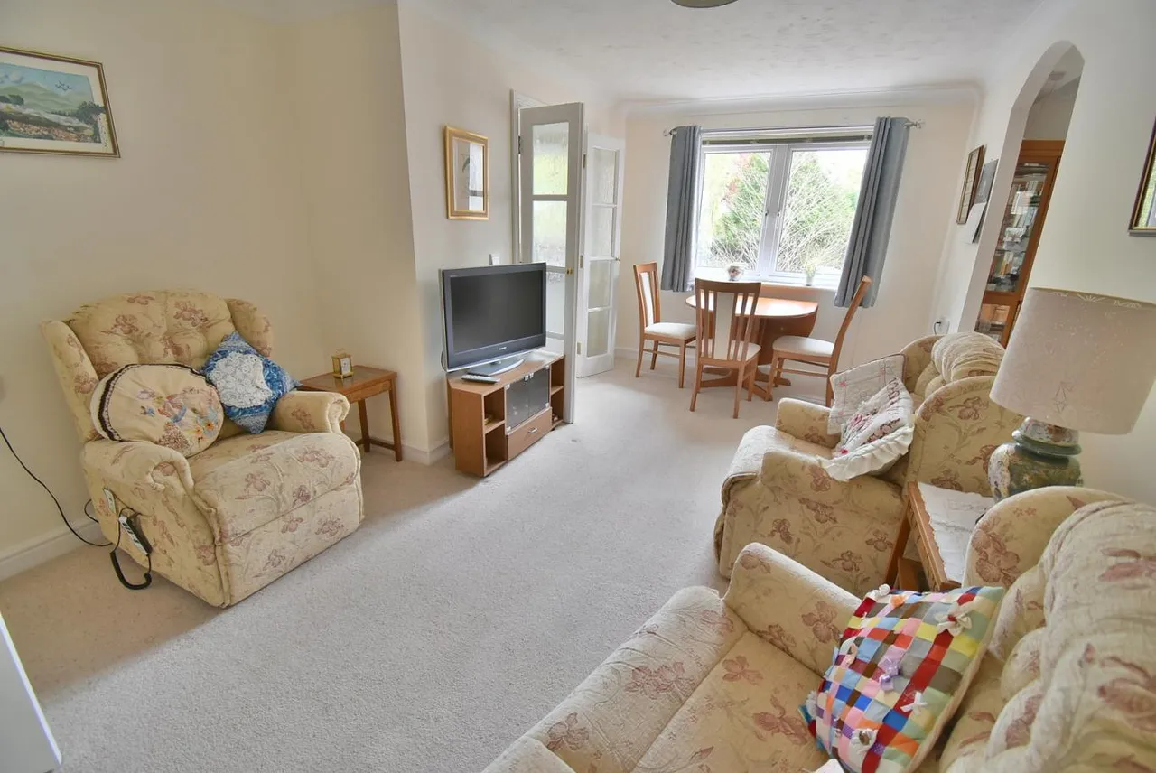 St Georges Court, BH22, photo 7