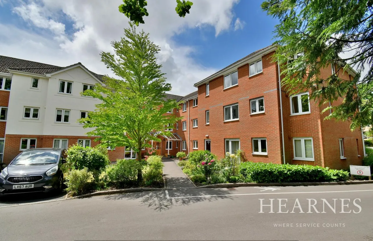 1 bed flat for sale, St Georges Court, BH22