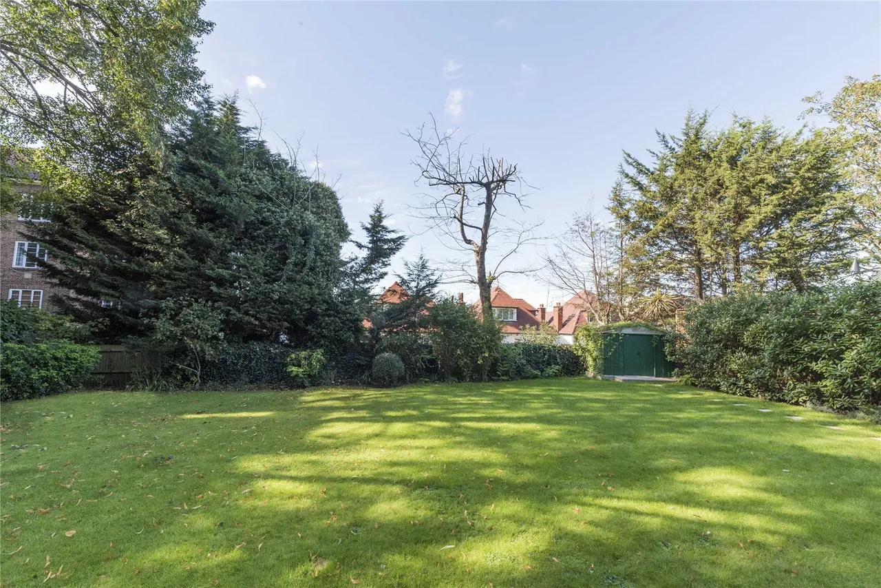 West Heath Road, London, NW3, photo 15