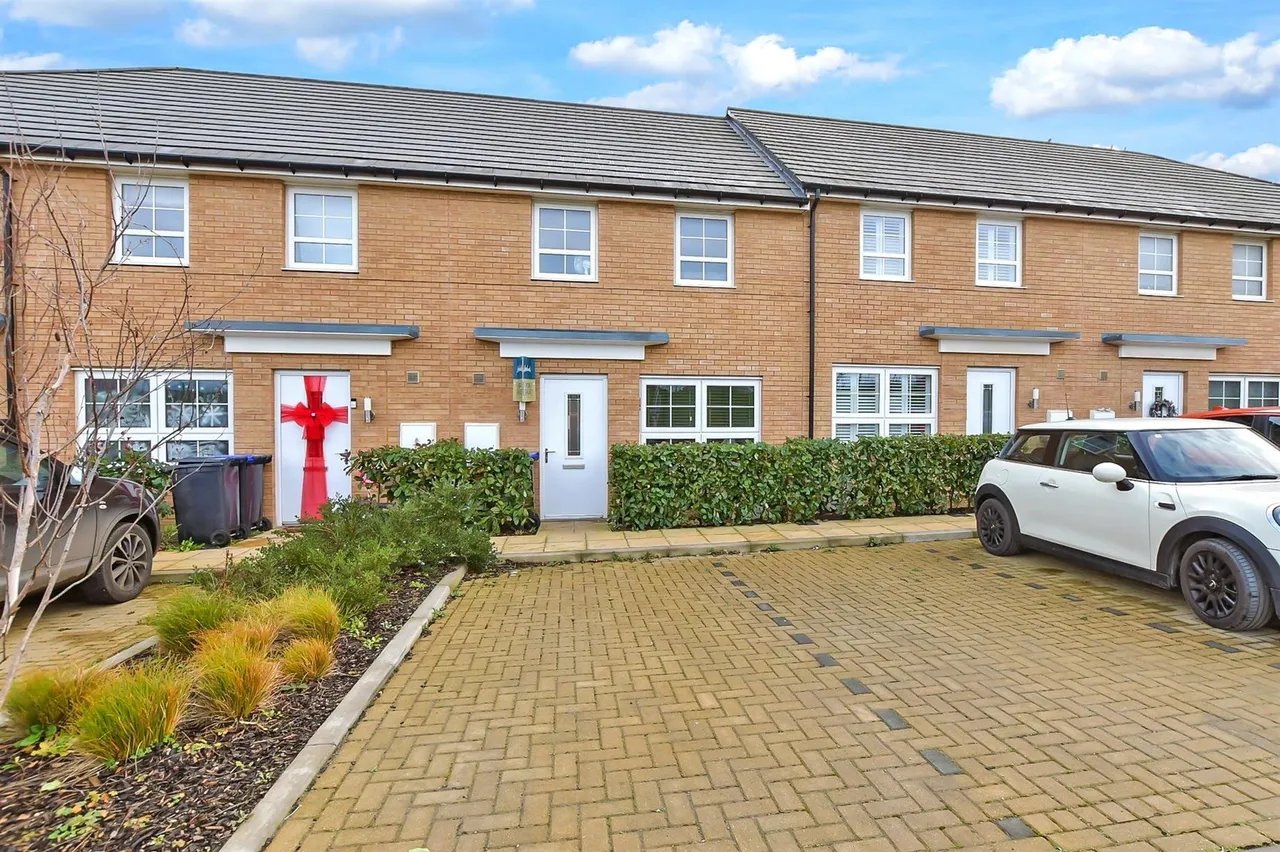 3 bed house for sale, Stonechat Lane, Whitfield, CT16