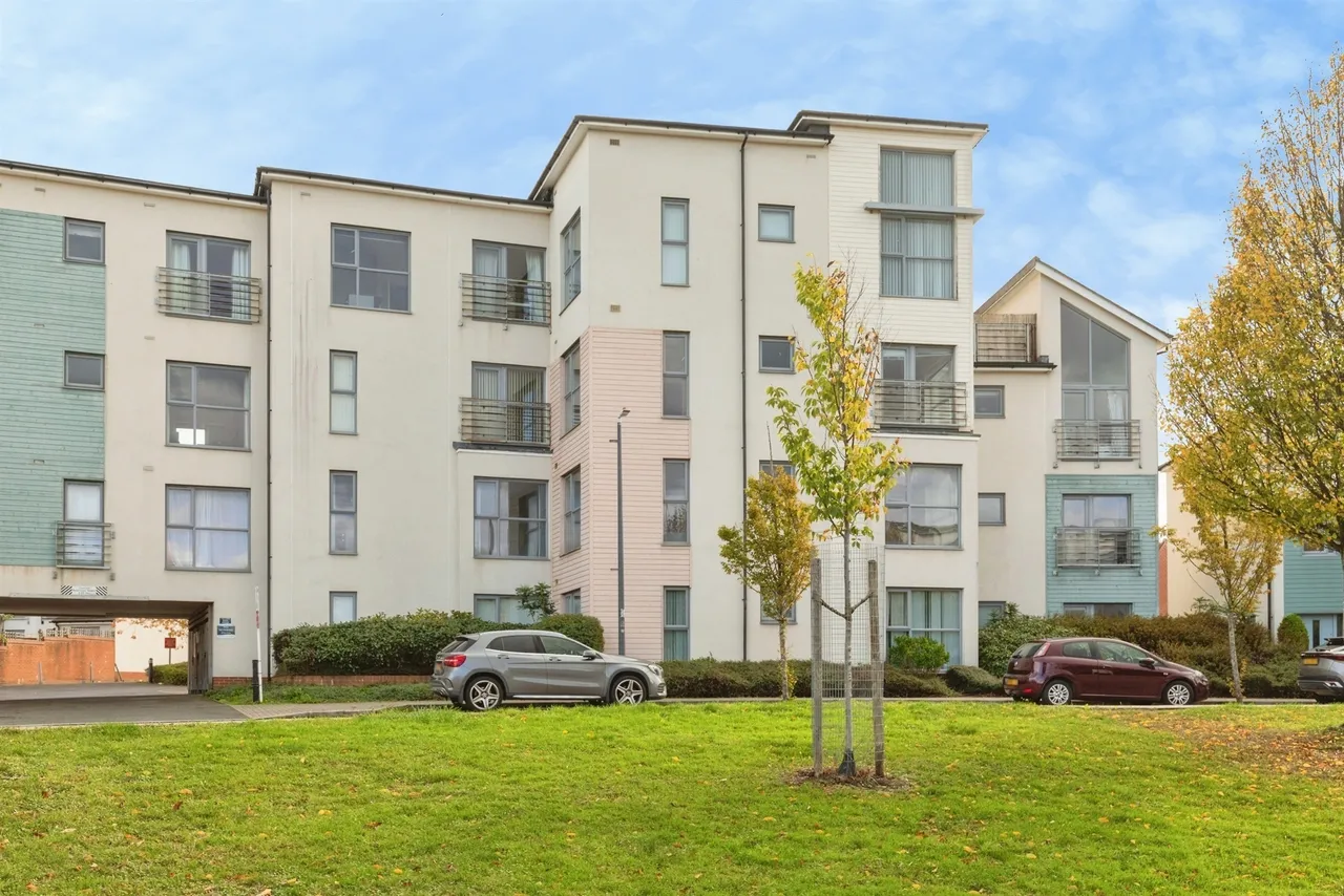 2 bed flat for sale, Long Down Avenue, Cheswick Village, BS16
