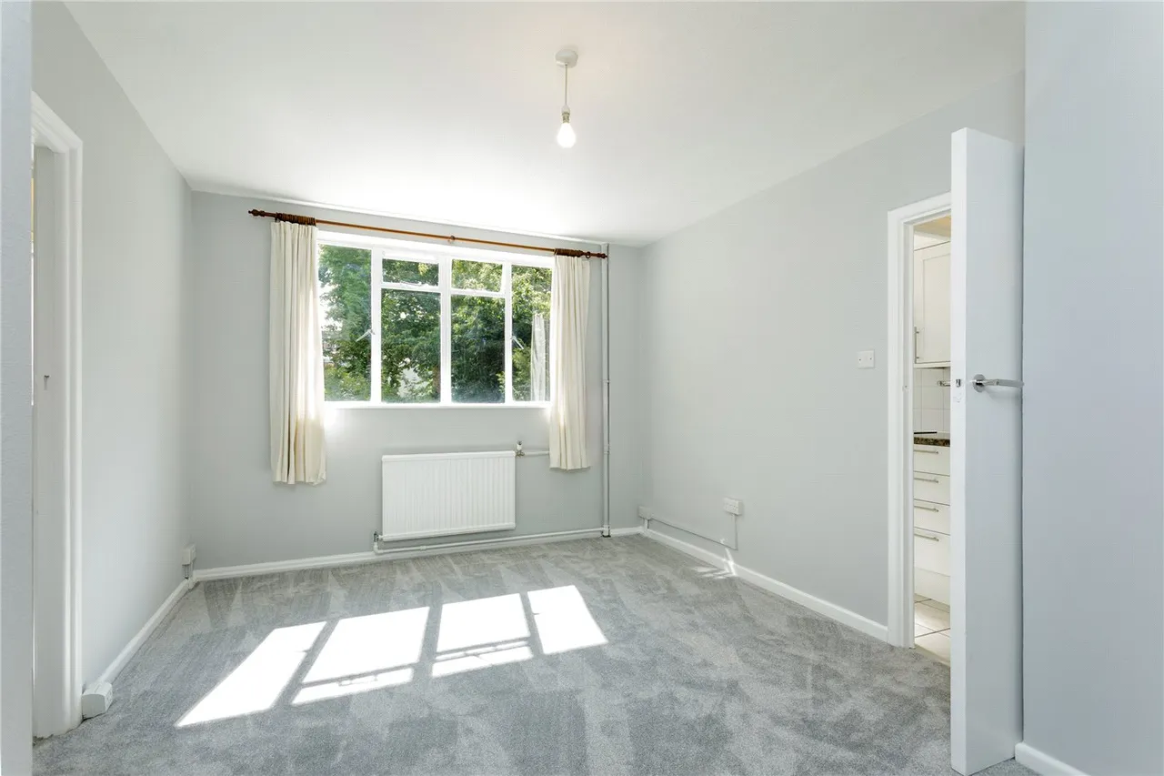 Upper Richmond Road, London, SW15, photo 2