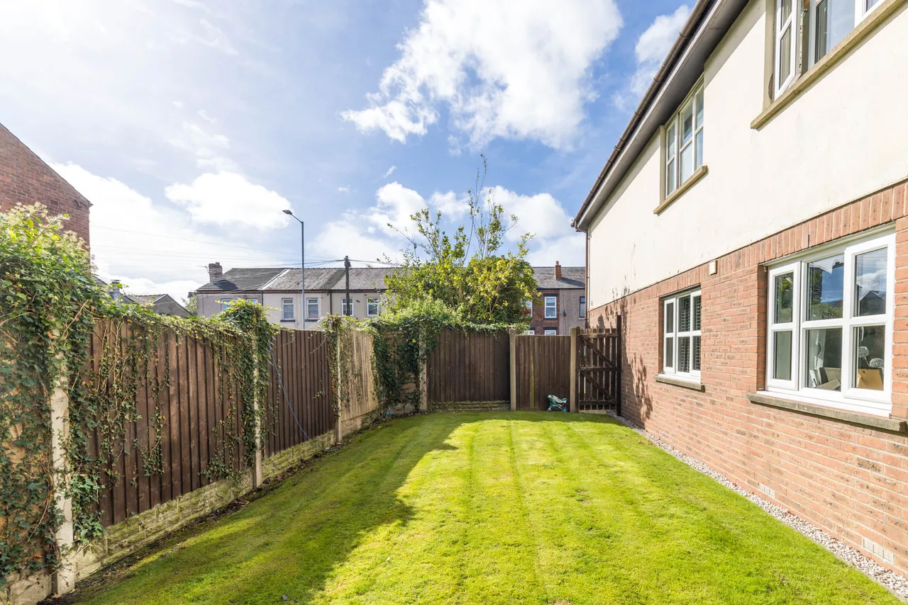 St. James Court, Standish, WN6, photo 6