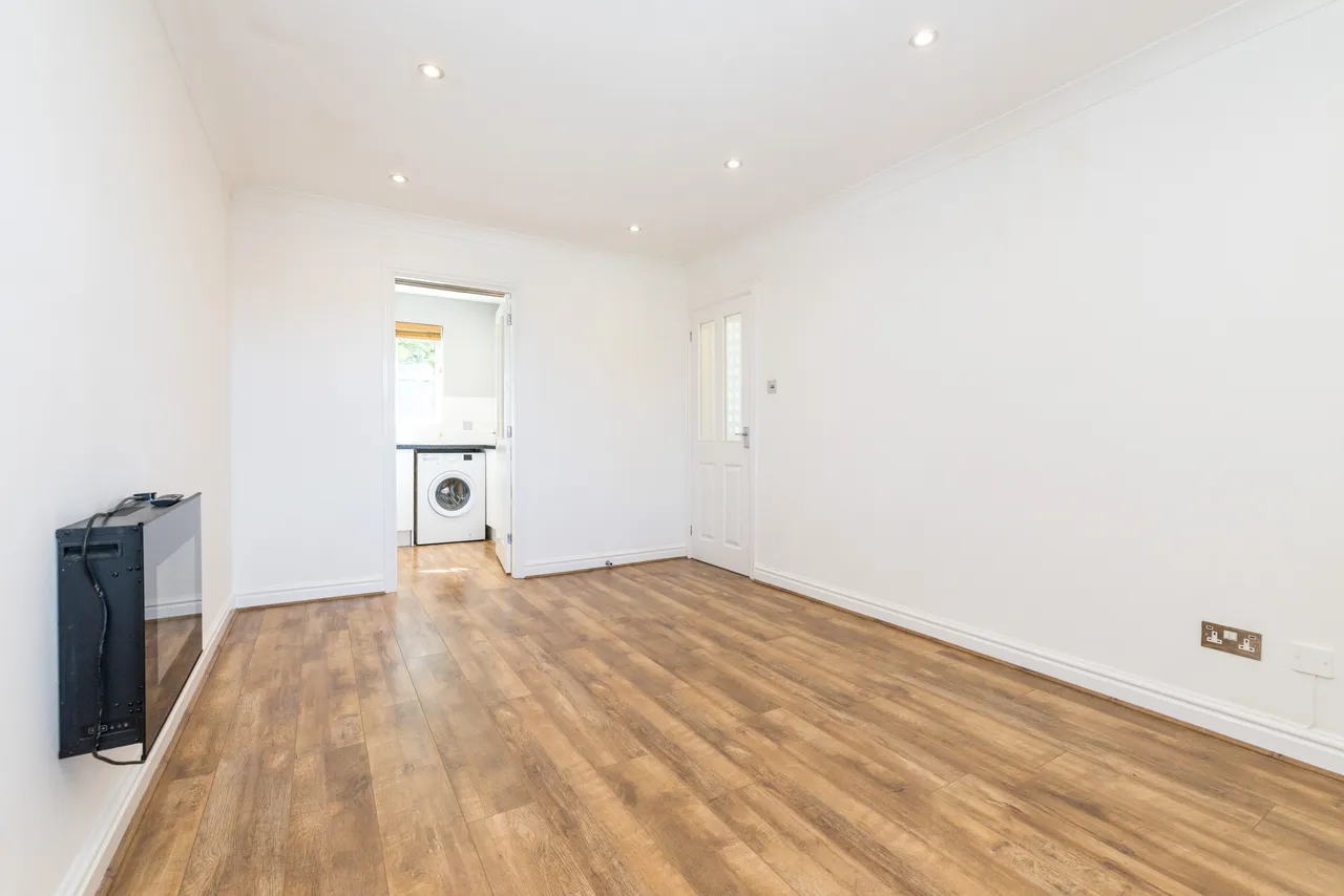 St. James Court, Standish, WN6, photo 10