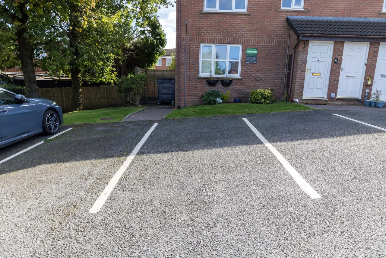 St. James Court, Standish, WN6, photo 9