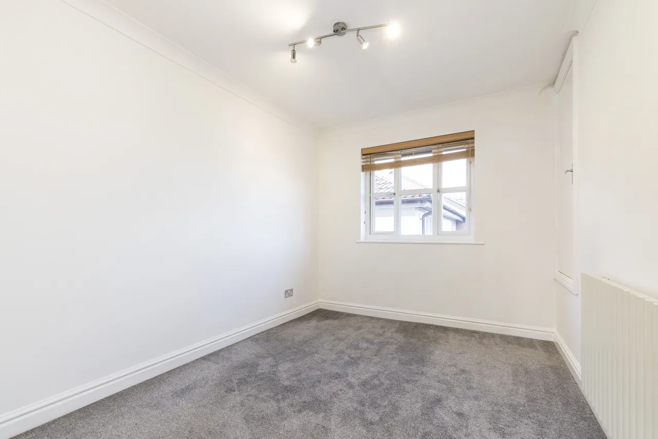 St. James Court, Standish, WN6, photo 11