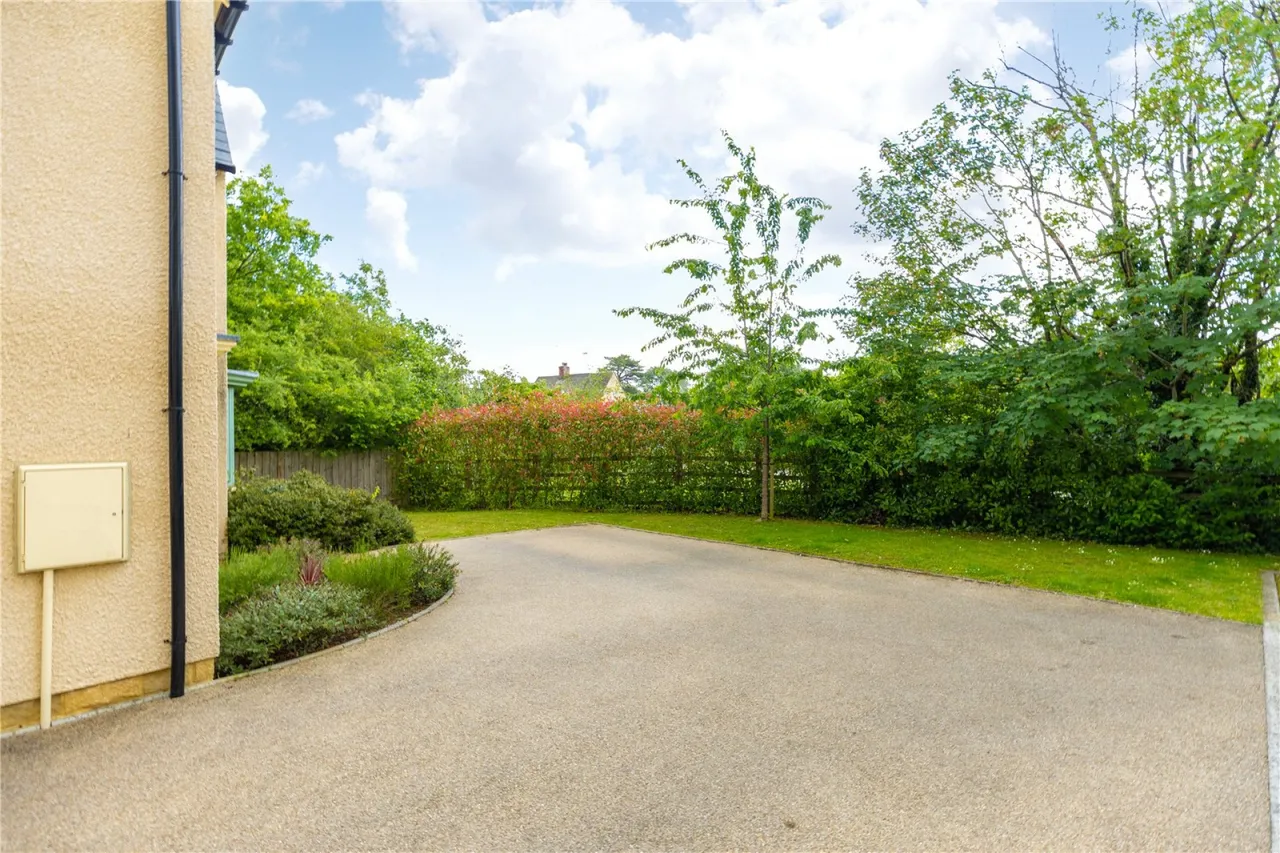 Clappen Close, Cirencester, GL7, photo 18