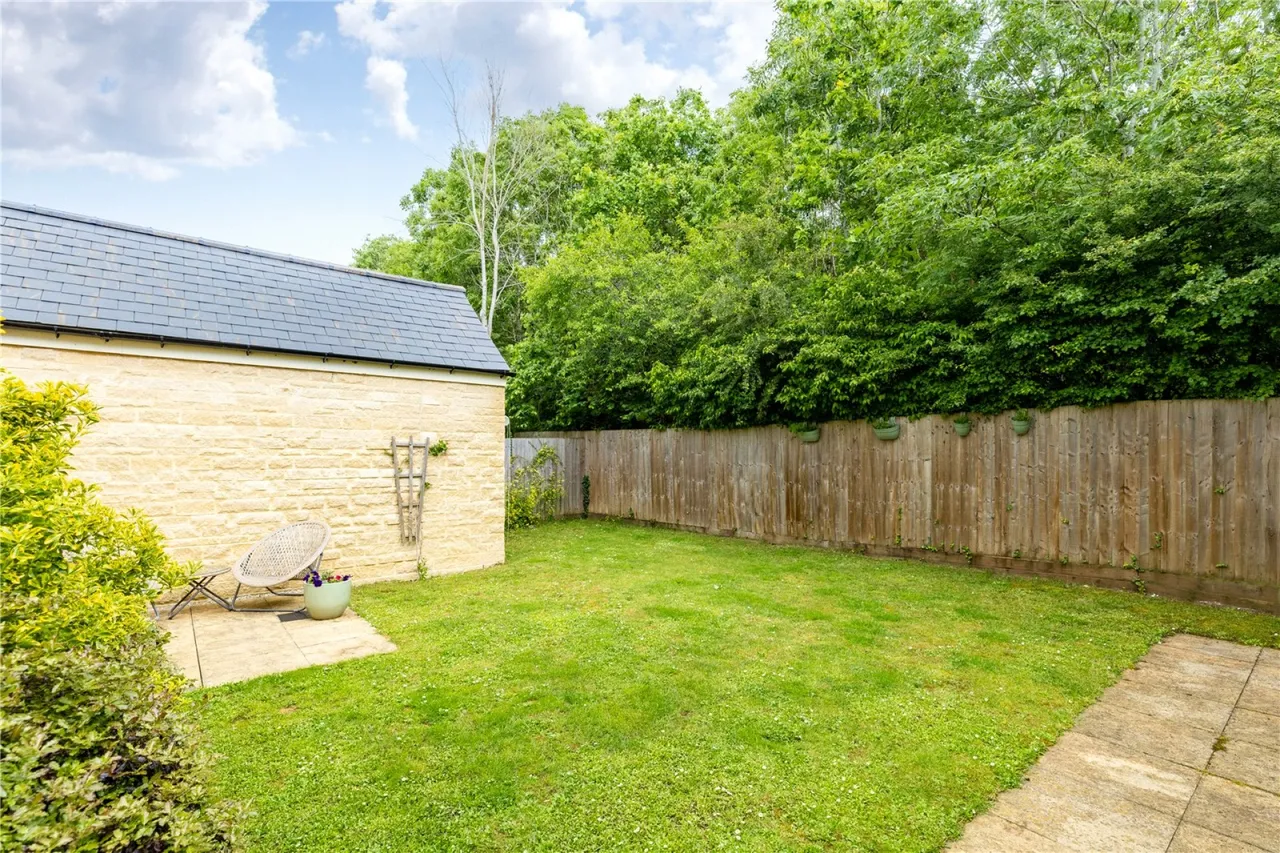 Clappen Close, Cirencester, GL7, photo 17