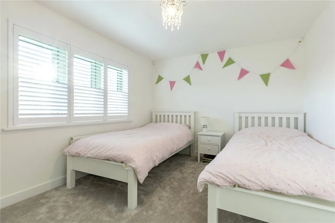 Clappen Close, Cirencester, GL7, photo 13