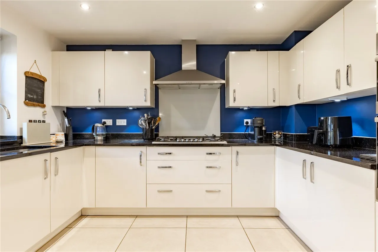 Clappen Close, Cirencester, GL7, photo 6