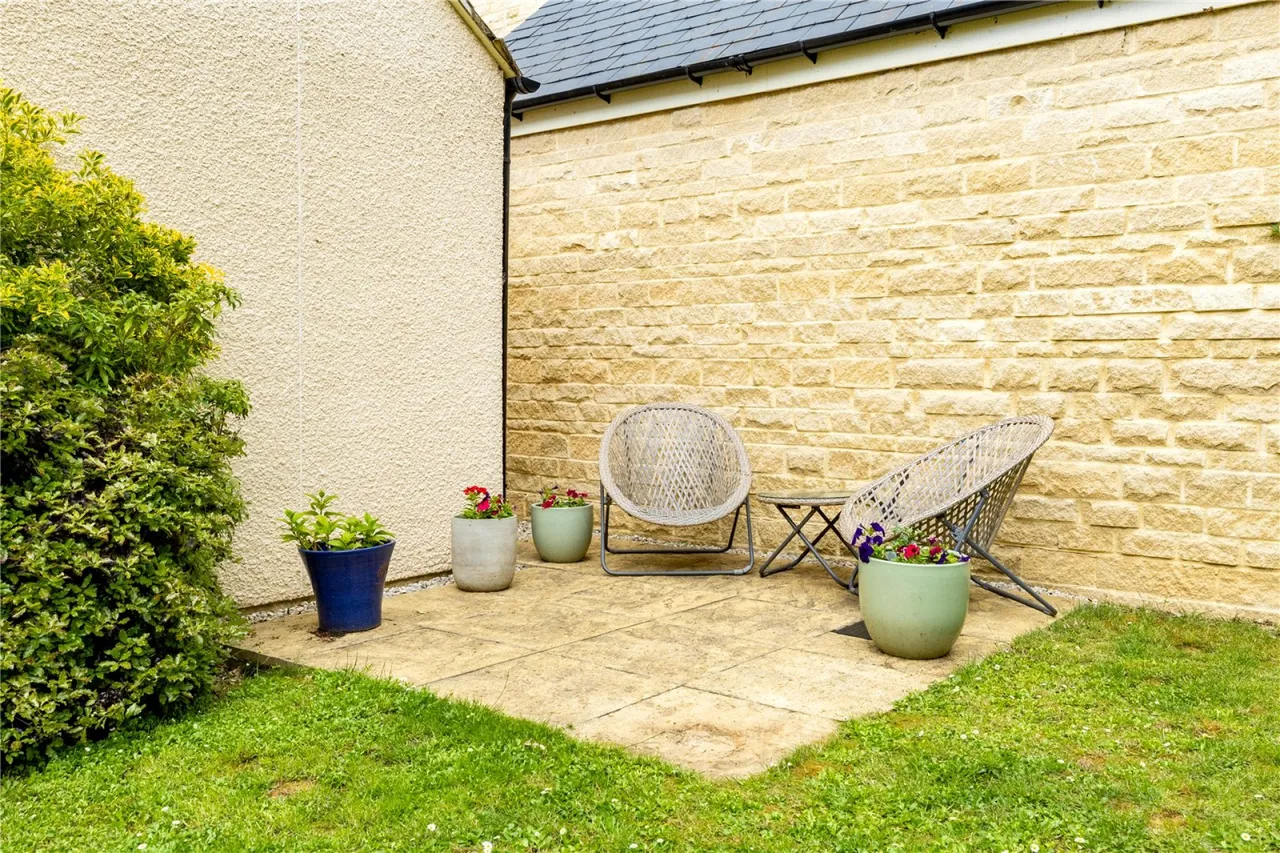 Clappen Close, Cirencester, GL7, photo 16