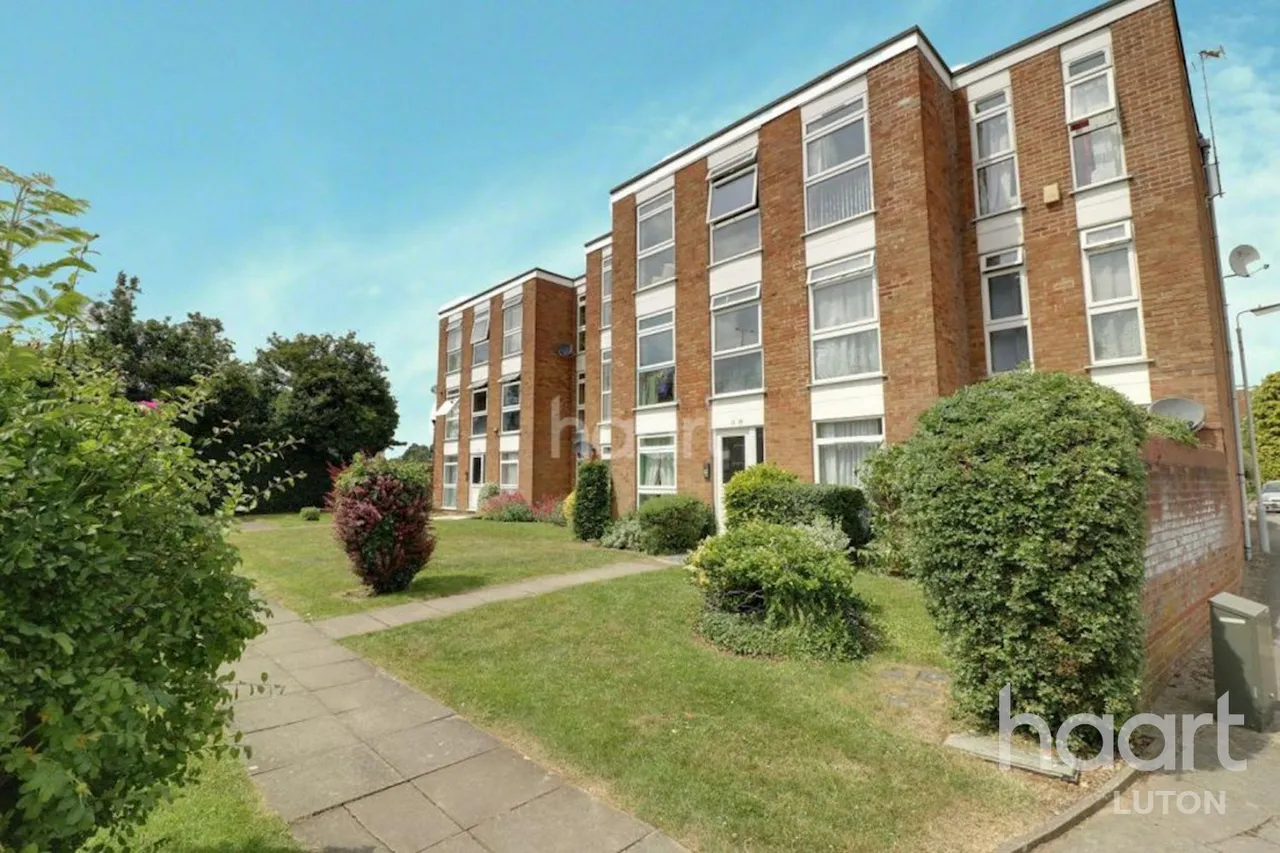 2 bed flat to rent, Elderberry Close, Luton, LU2