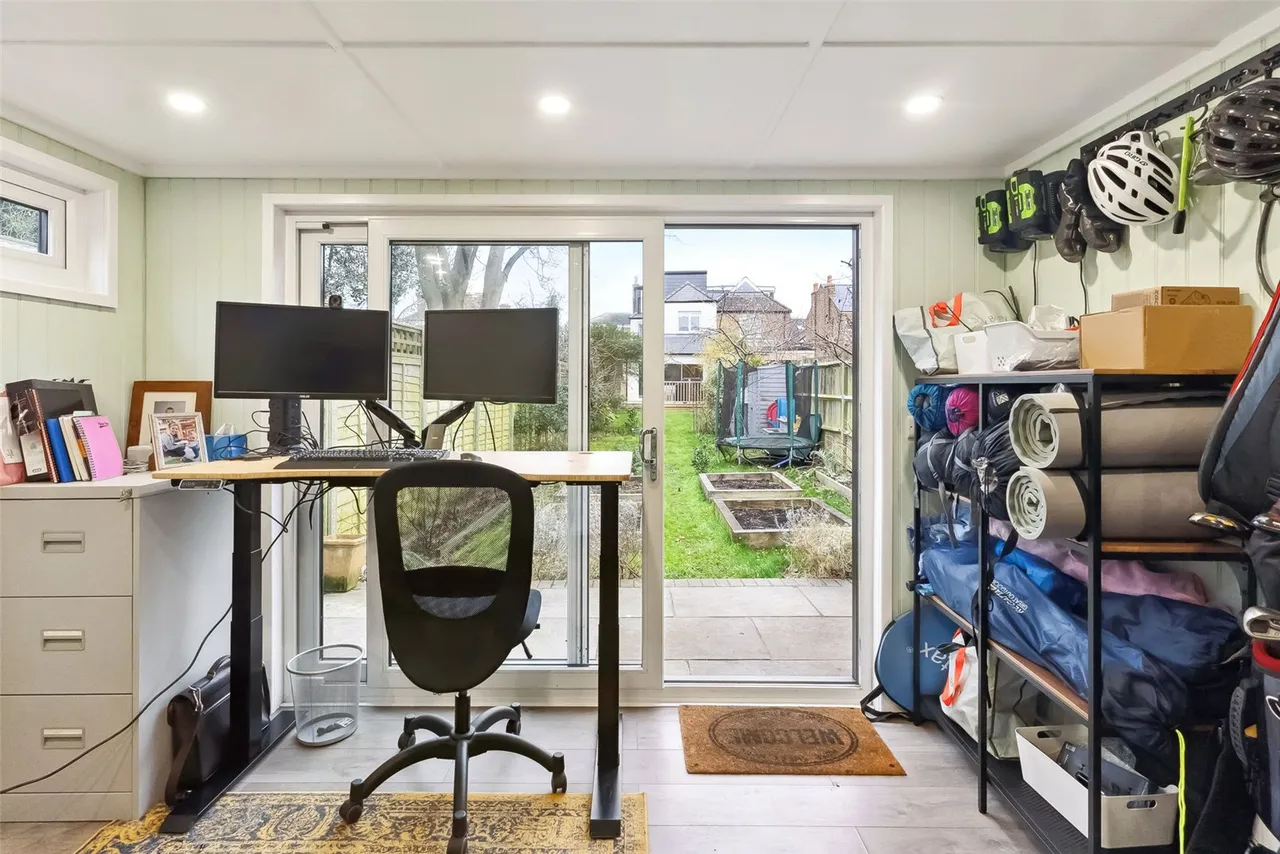 Percy Road, Hampton, TW12 2HW, photo 16