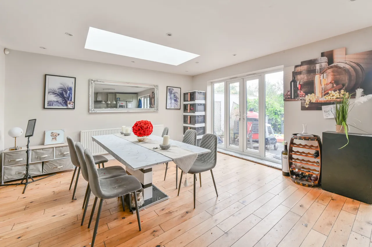 70 Mayday Gardens, London, photo 9