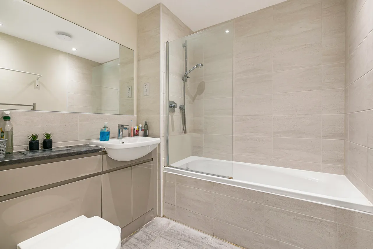Gatehouse Close, Ashford, TW15, photo 5