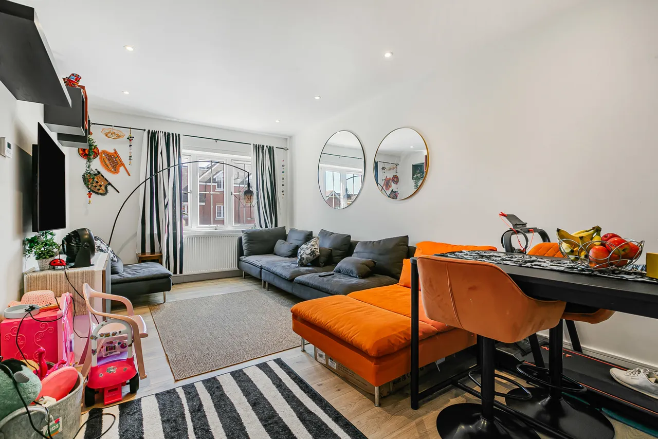 Gatehouse Close, Ashford, TW15, photo 2
