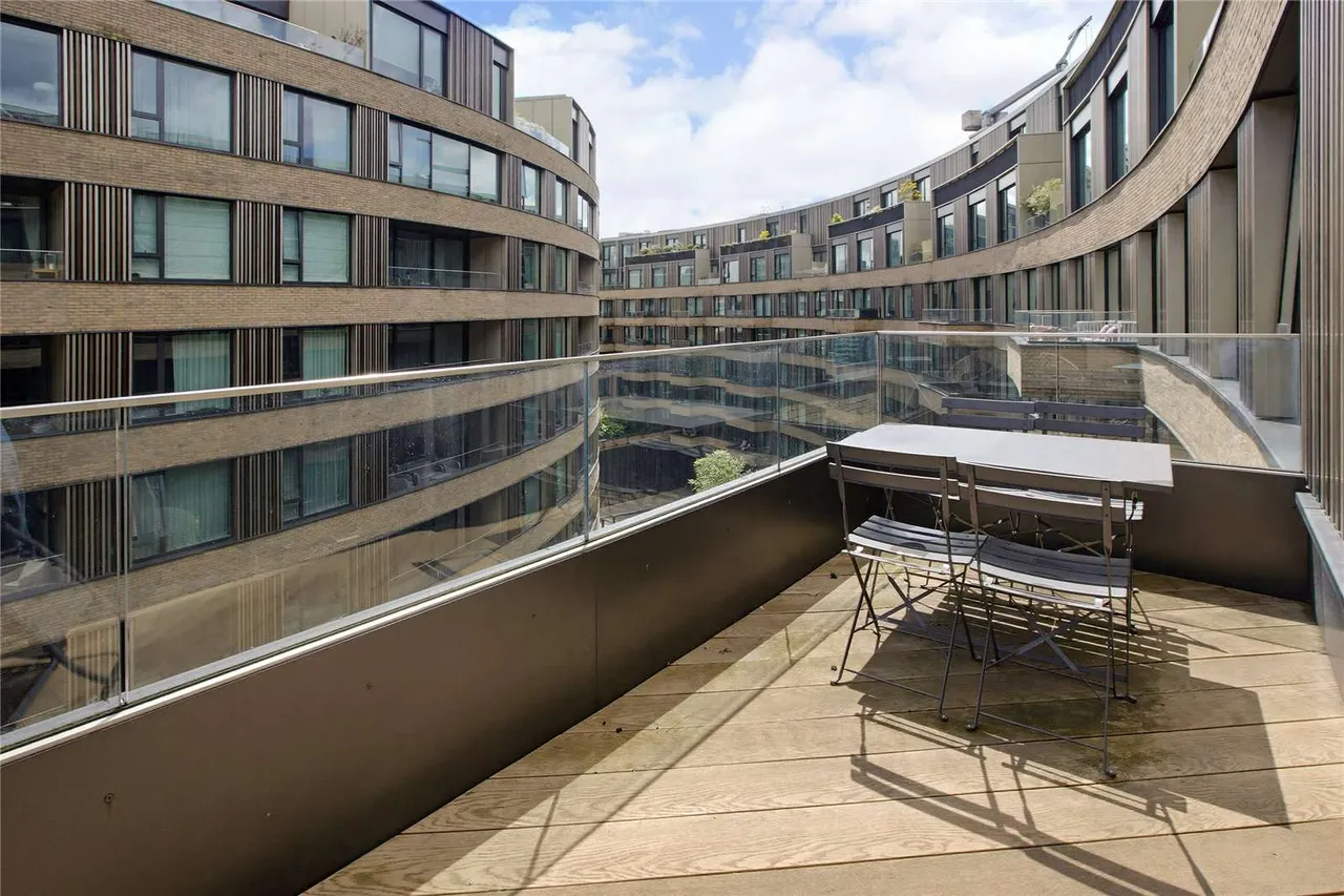 Wood Crescent, London, W12 7GP, photo 2