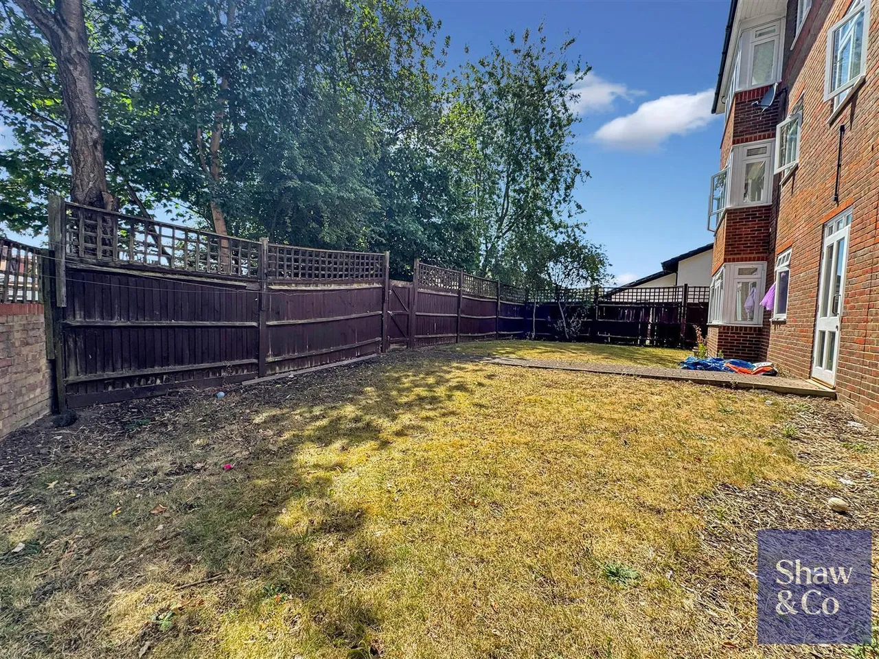 Staines Road, Hounslow, photo 10