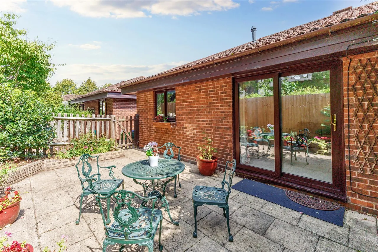 Knights Lane, Tiddington, photo 12