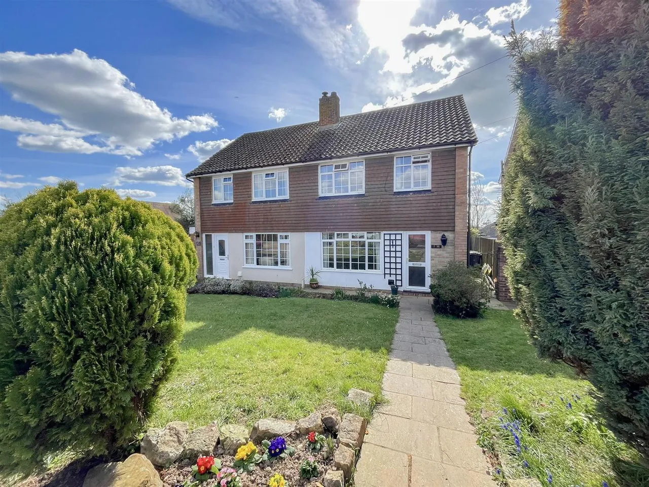 3 bed house for sale — Longview, Heathfield, TN21 8BN