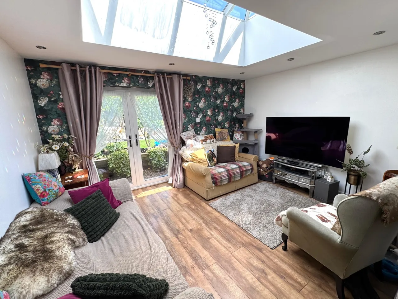 Knights Close, Surrey Egham, TW20, photo 3