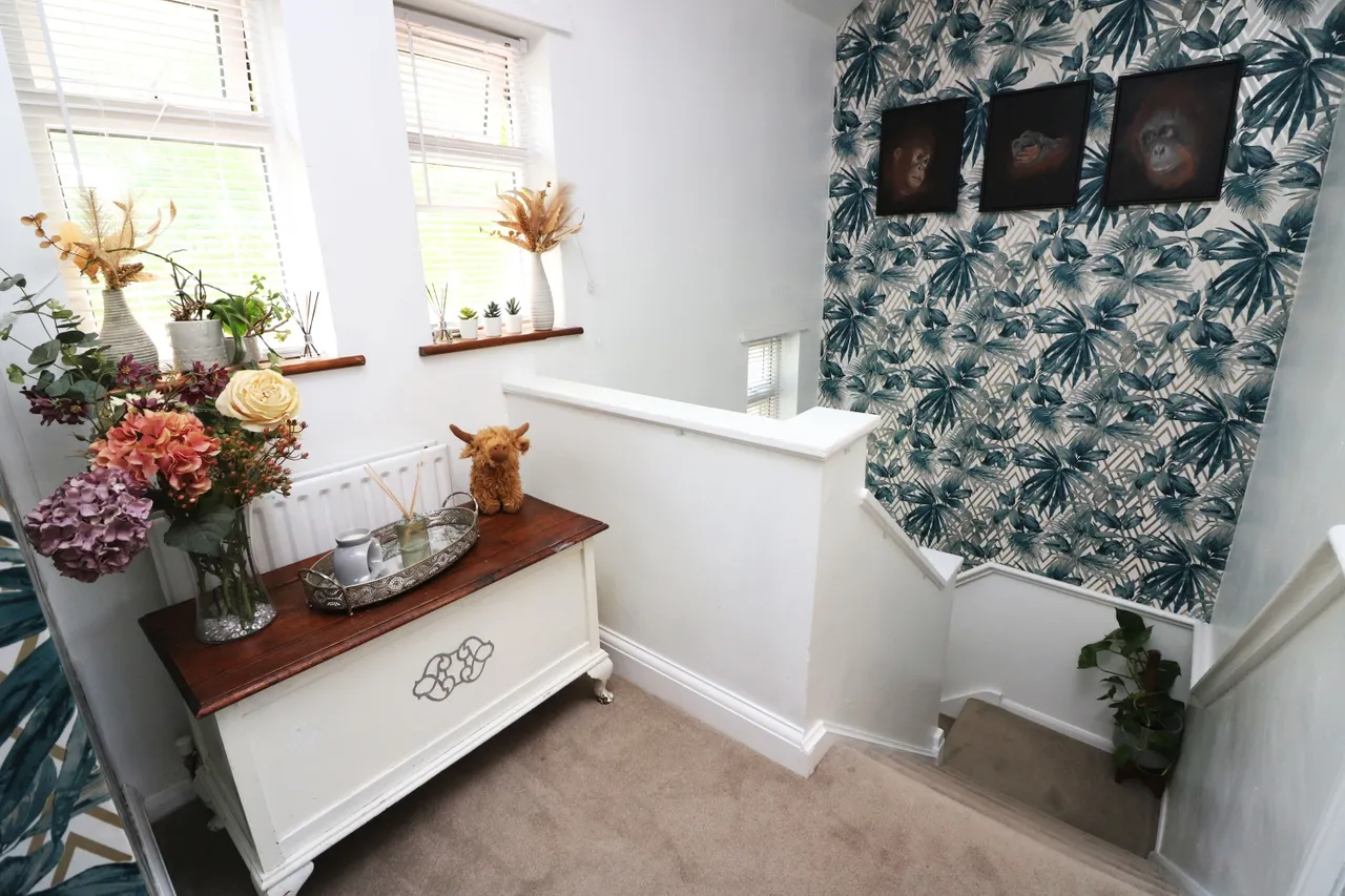 Knights Close, Surrey Egham, TW20, photo 7
