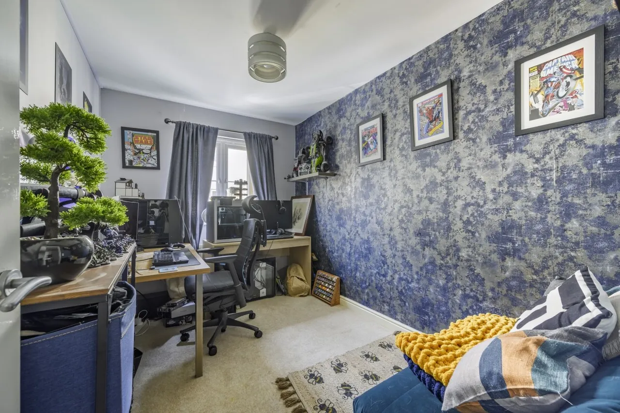 Sir Bernard Lovell Road, Malmesbury, SN16, photo 8