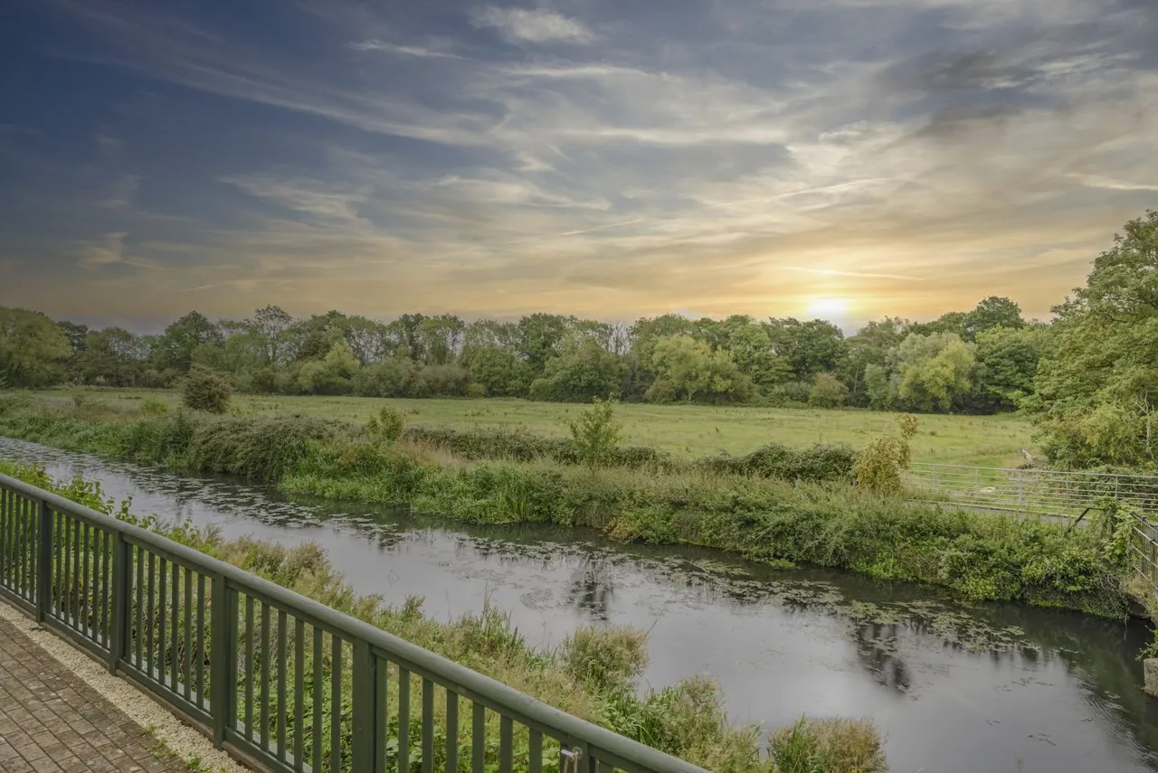 Sir Bernard Lovell Road, Malmesbury, SN16, photo 9