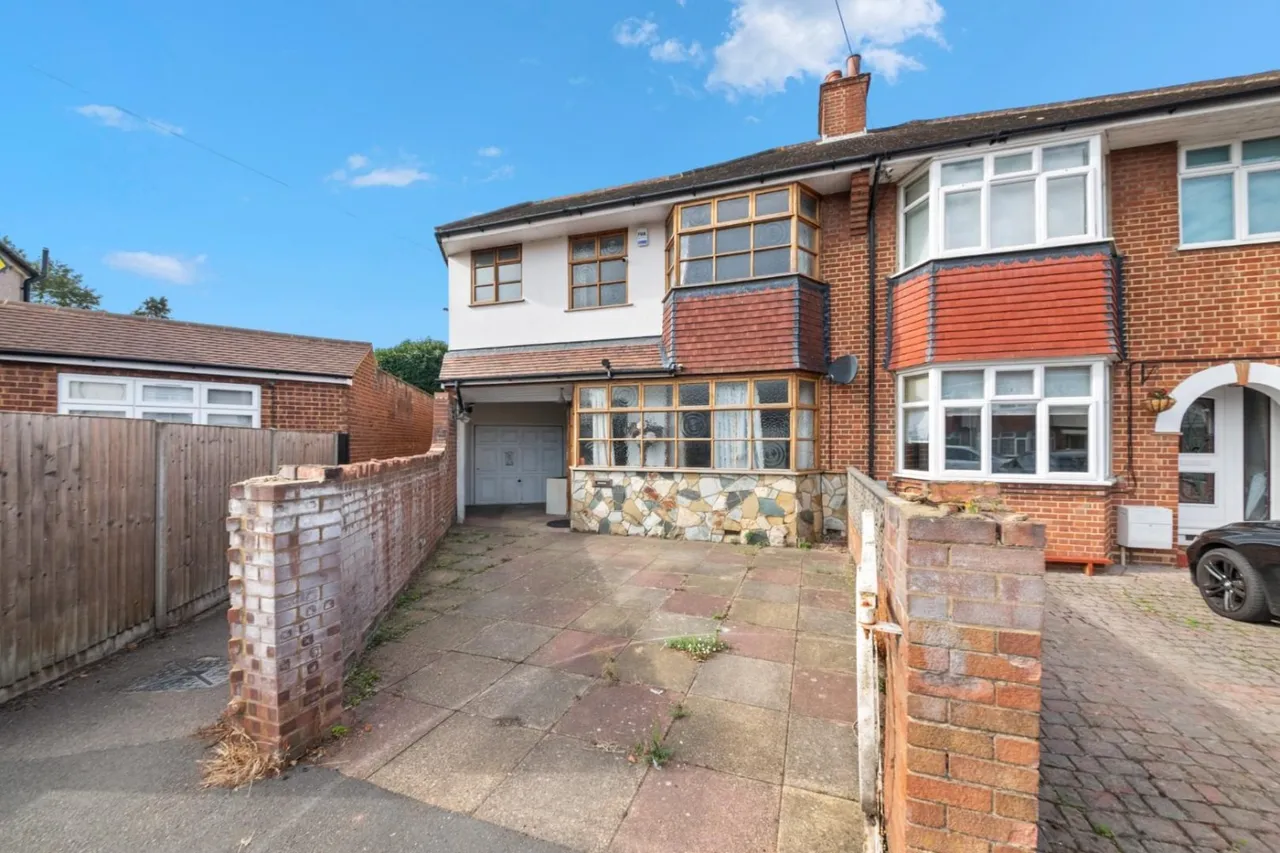 4 bed house for sale, Blacklands Drive, Hayes, UB4