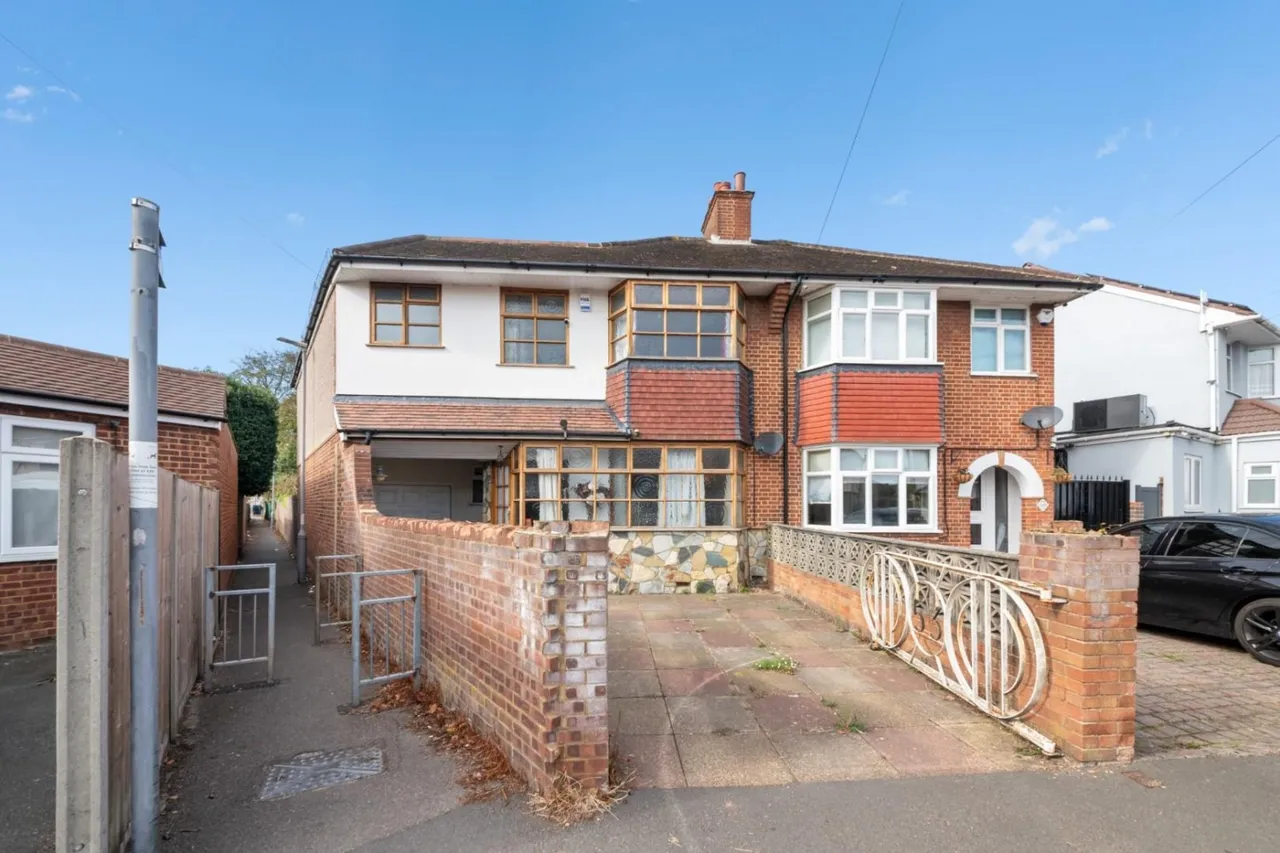 Blacklands Drive, Hayes, UB4, photo 19