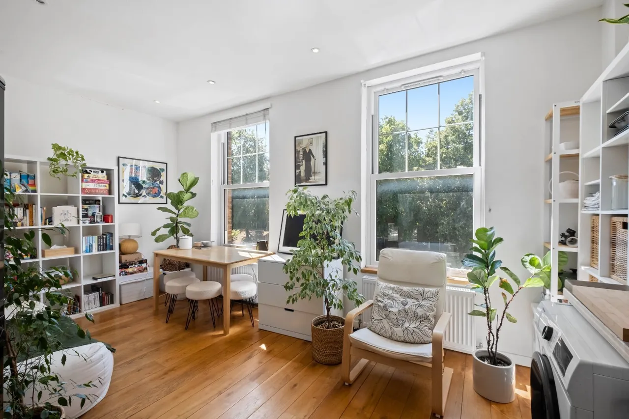2 bed flat to rent, South Lambeth Road, London, SW8