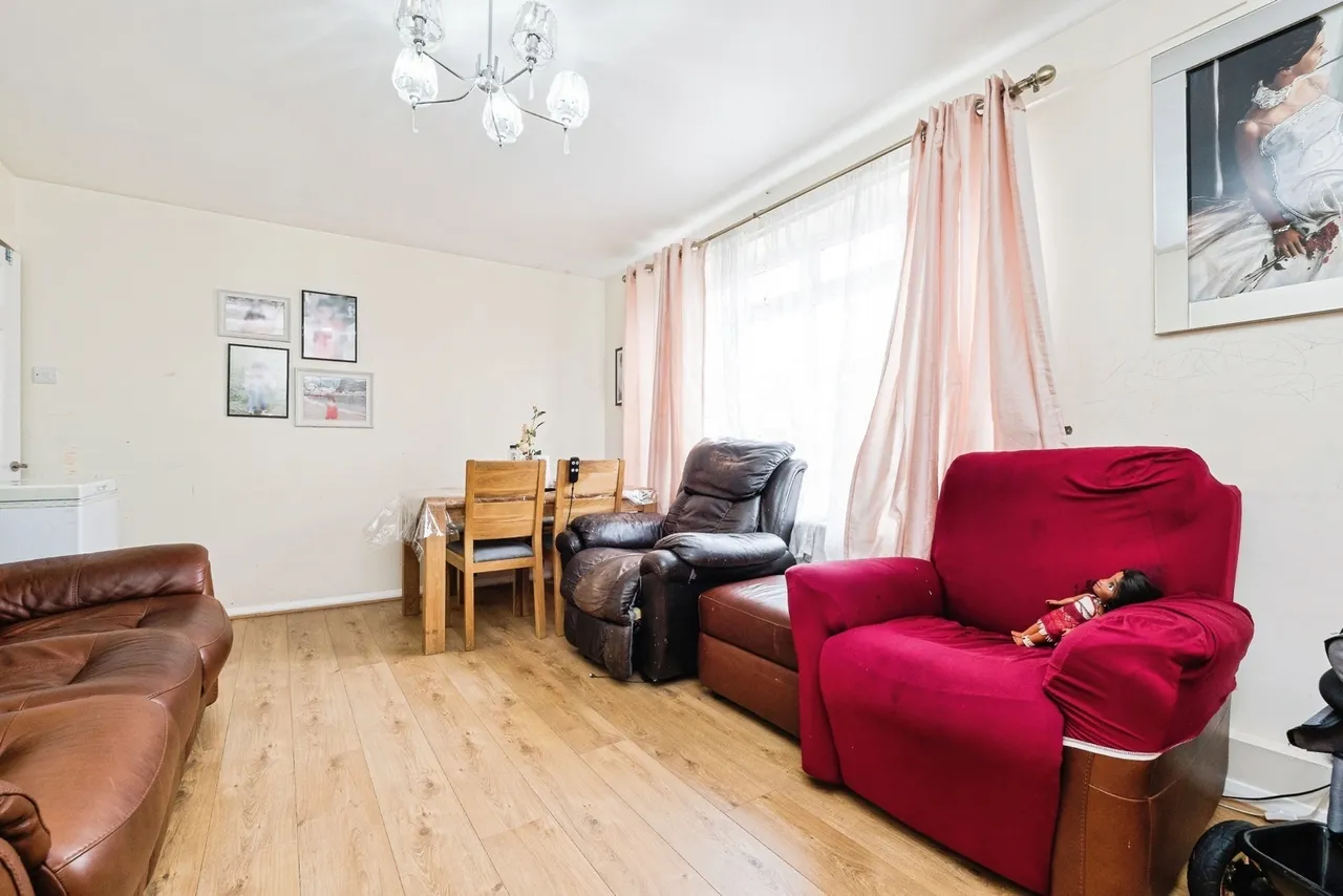 Diban Court, Diban Avenue, Hornchurch, RM12, photo 3