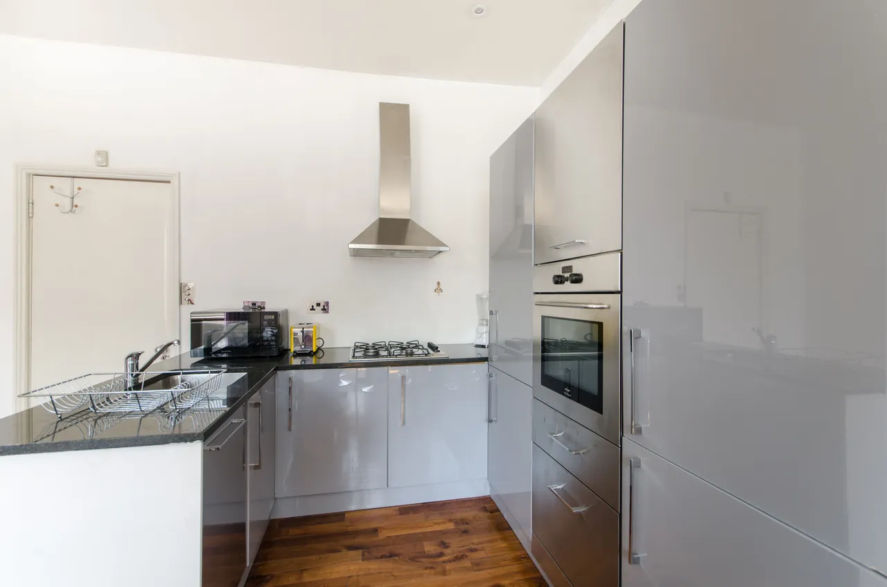 Second Floor, 78 Cathcart Road, London, photo 2