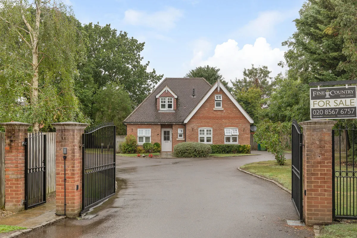 3 bed house for sale, Oakington Close, Sunbury-on-thames, TW16