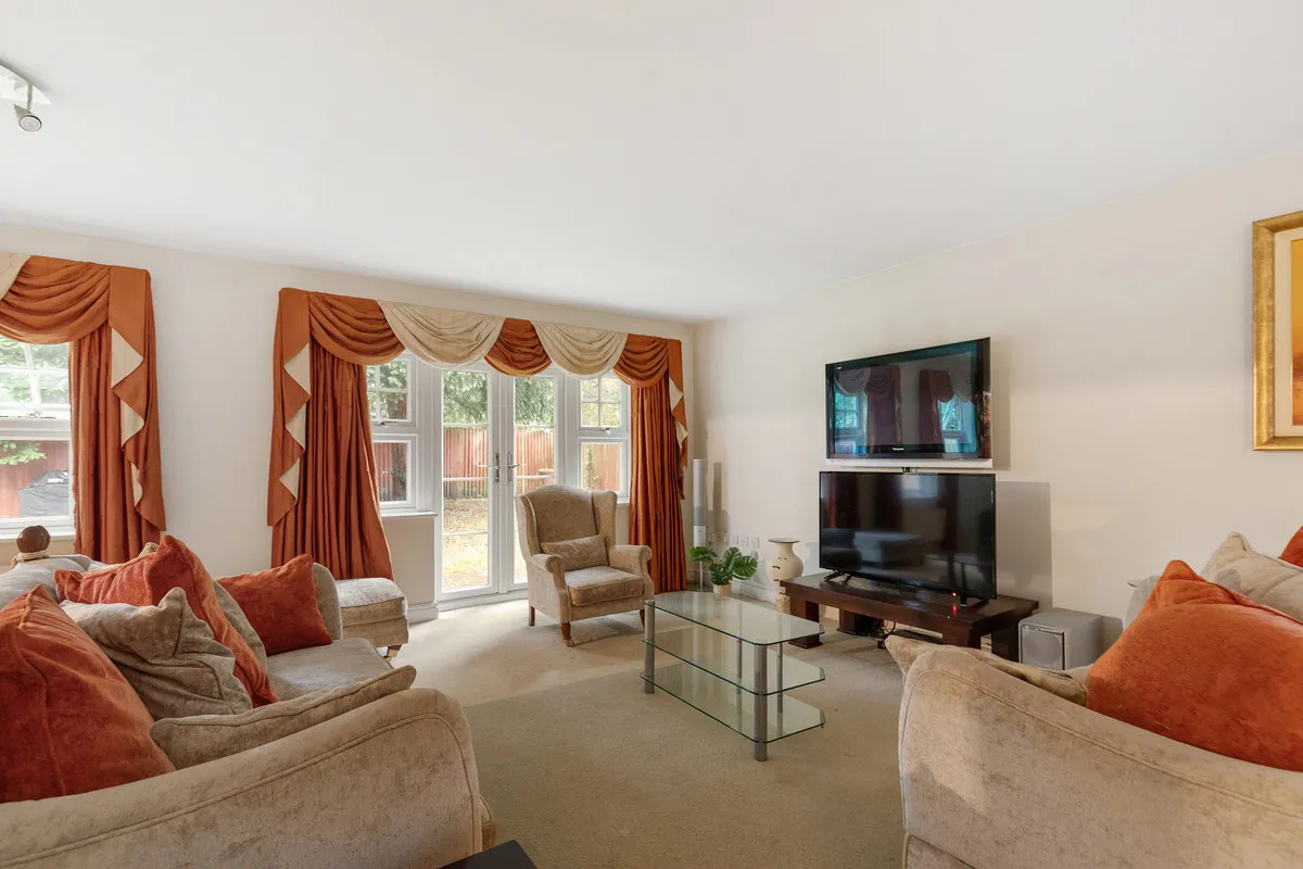 Oakington Close, Sunbury-on-thames, TW16, photo 3
