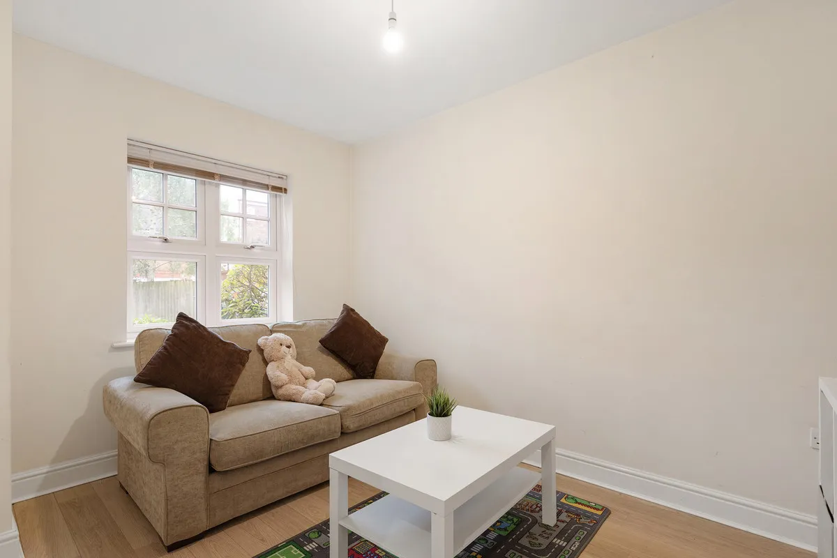 Oakington Close, Sunbury-on-thames, TW16, photo 11