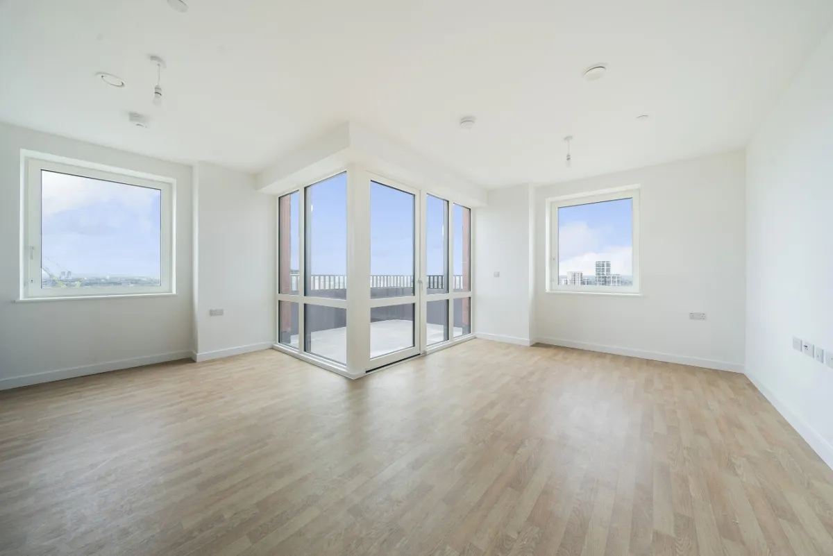 2 bed flat to rent — St Pauls Road, Barking, London, IG11