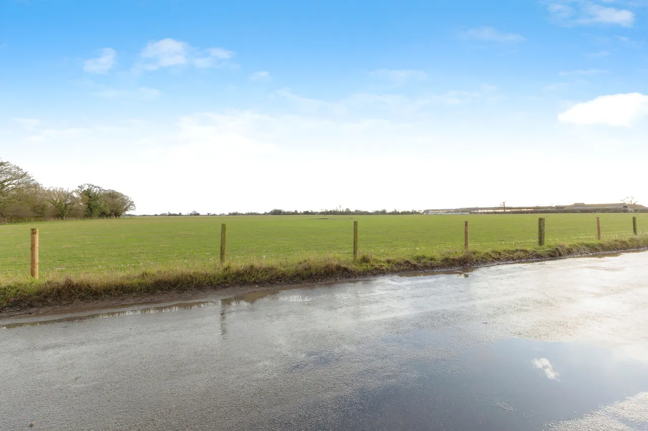 Vicarage Road, Deopham, Wymondham, Norfolk, NR18, photo 6