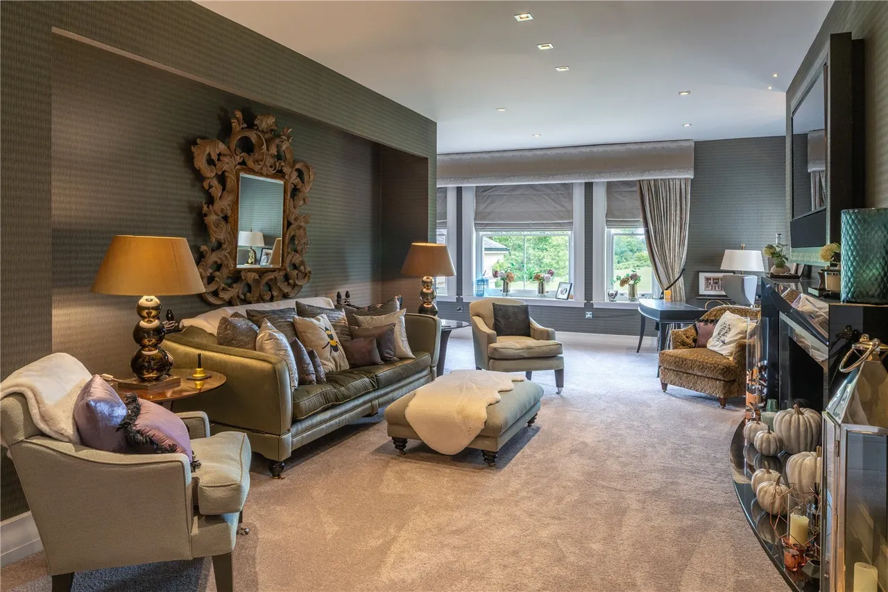 Half Acre Lane, WA4, photo 20