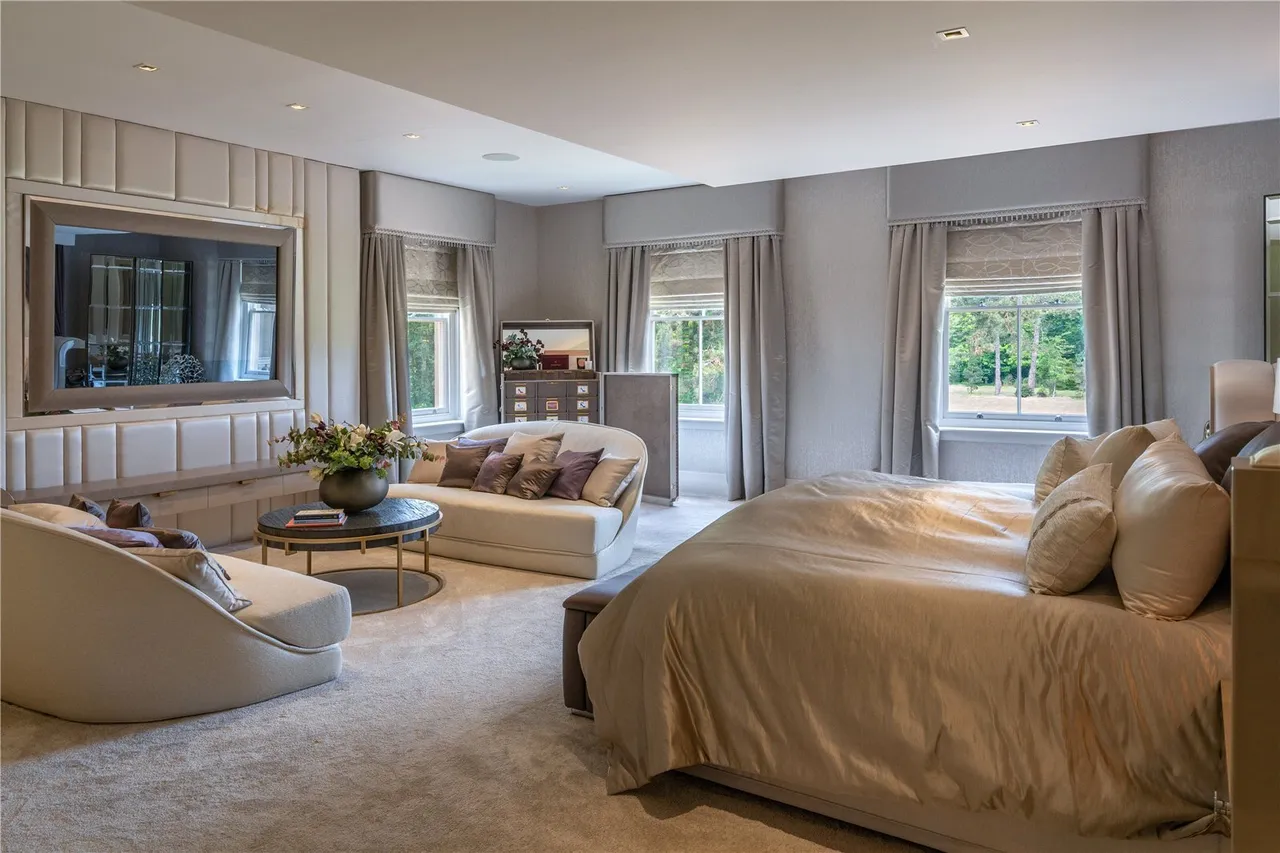 Half Acre Lane, WA4, photo 16