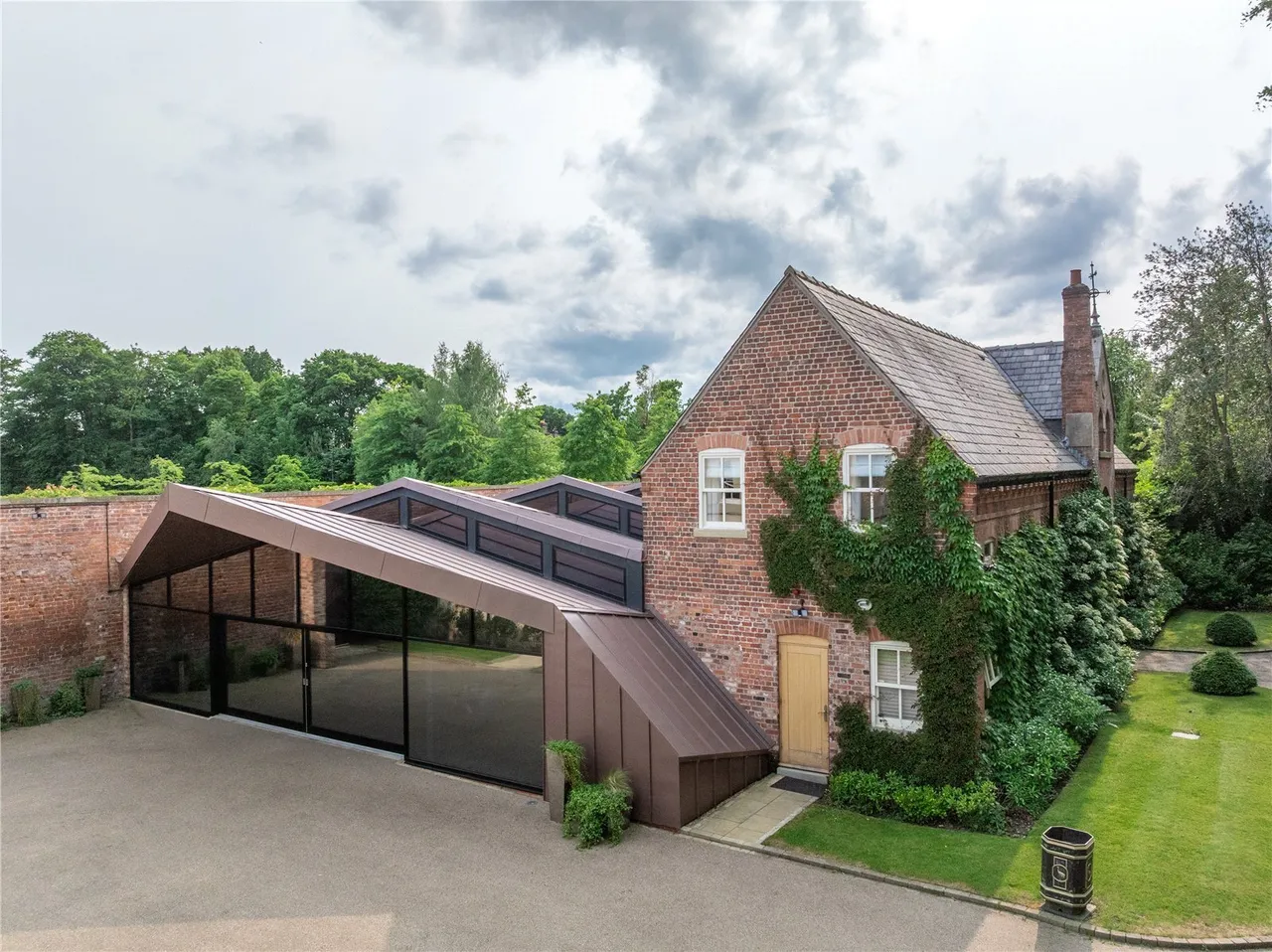 Half Acre Lane, WA4, photo 34