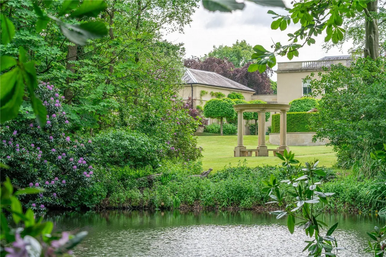 Half Acre Lane, WA4, photo 33