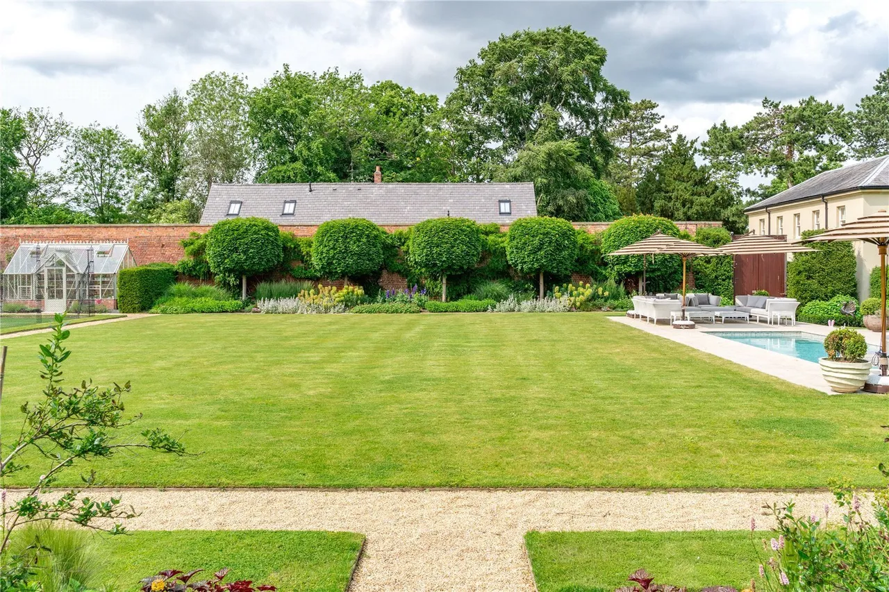 Half Acre Lane, WA4, photo 25