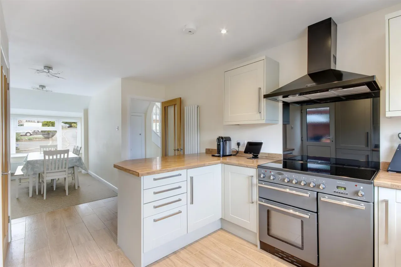 Scabharbour Road, Weald, photo 9