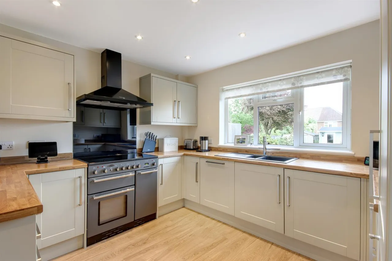 Scabharbour Road, Weald, photo 4